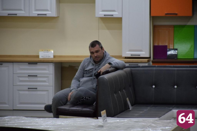 В саратовских ТЦ продавцы и покупатели игнорируют масочный режим