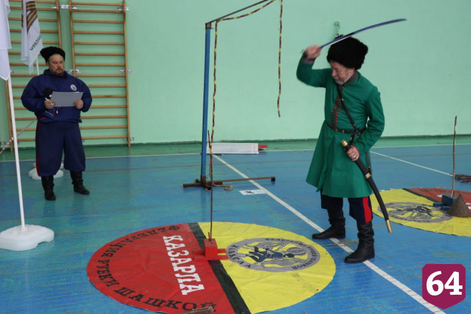В Саратове казаки соревновались в рубке шашкой