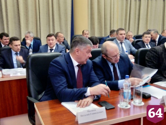 Саратовский губернатор напомнил чиновникам о важности контакта с людьми 