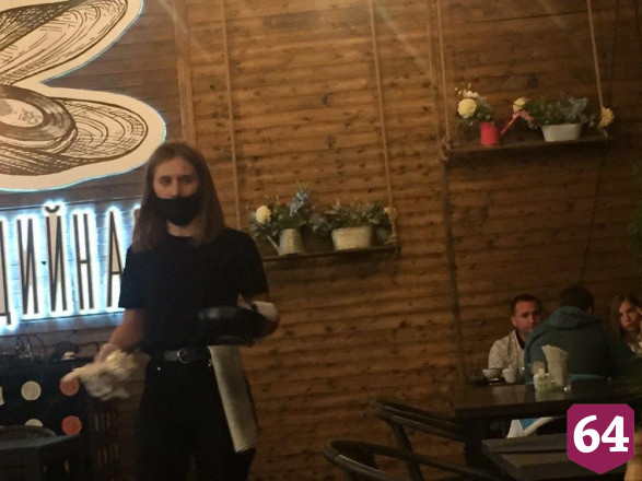 В открытых после снятия ограничений кафе Саратова наблюдается ажиотаж
