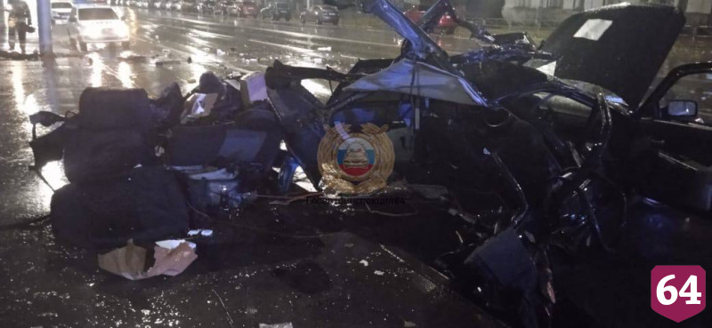 Пять человек покалечились в ДТП со столбом в Саратове