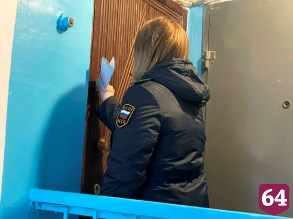 Саратовские приставы арестовали автобус должника по налогам
