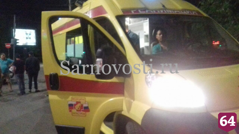 В центре Саратова компания молодых людей разбилась в ДТП с такси