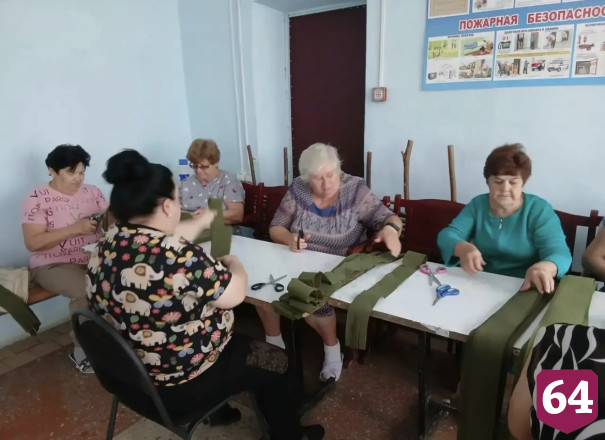 Саратовцы помогают фронту консервацией и маскировочными сетями