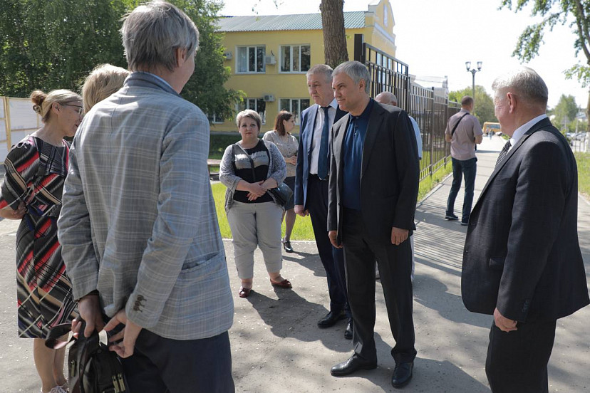 Вячеслав Володин сегодня работает в Саратовской области