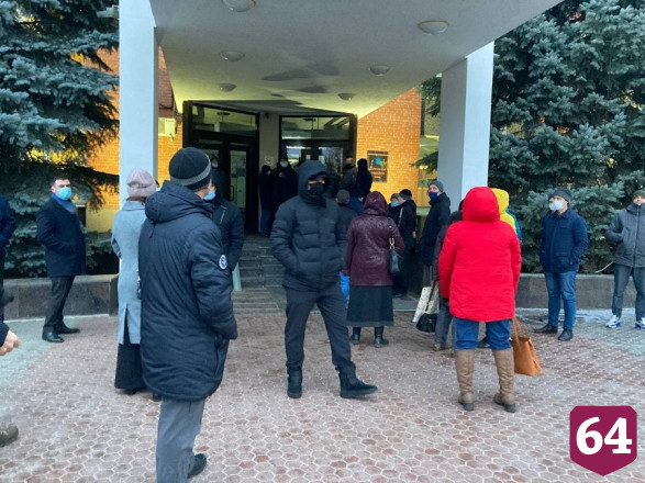 В Саратове противники вакцинации штурмовали областную думу