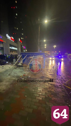 Два человека погибли в аварии с остановкой на Славянской площади