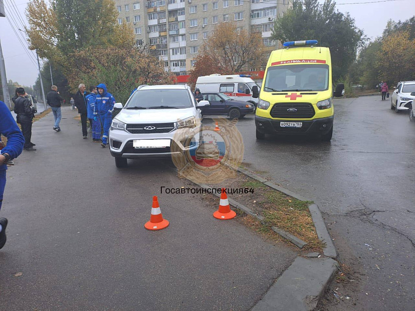 В Саратове кроссовер без водителя насмерть сбил пешехода