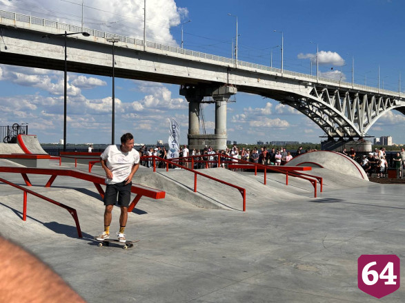 Скейт-парк у саратовского моста открыли экстрим-шоу
