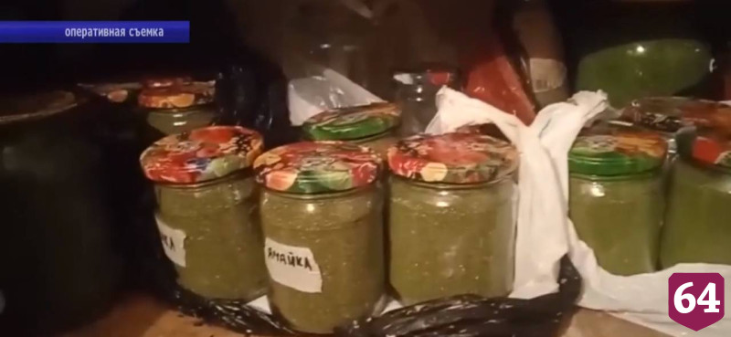 Житель Саратова «законсервировал» в банки 18 килограммов конопли