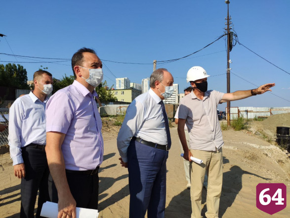 Возле нового саратовского пляжа продолжат расчищать Волгу 