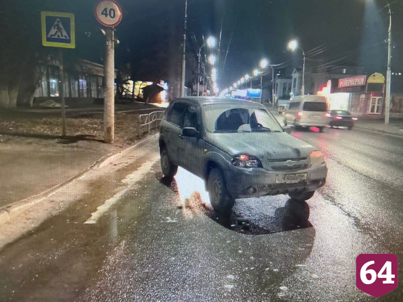 В Саратове внедорожник сбил женщину на переходе