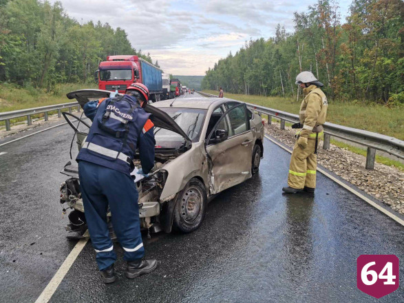 В массовой аварии на саратовской трассе пострадали три человека