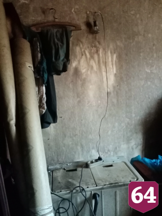 Жительница Саратова после пожара пожаловалась на пьющих соседей