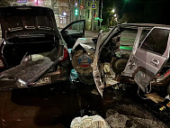 Три человека покалечились в аварии на улице Азина