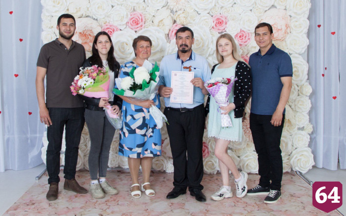 Многодетные родители поженились после участия главы семьи в СВО