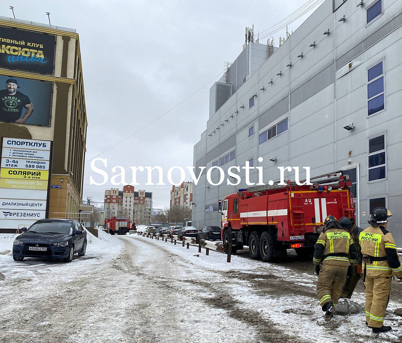 Посетителей торгового центра в Саратове эвакуировали из-за задымления