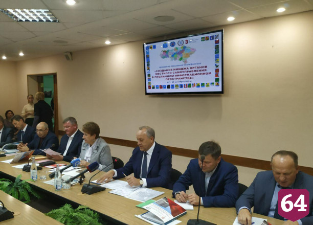 Губернатор потребовал от главы Саратова извиниться перед жителями  