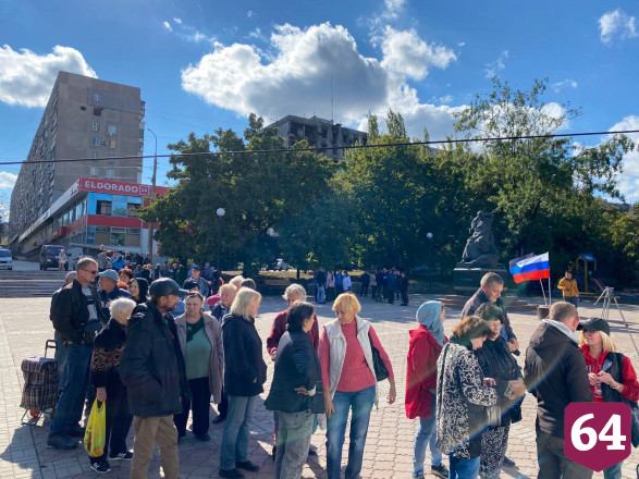 Саратовские волонтеры помогают референдуму в Мариуполе