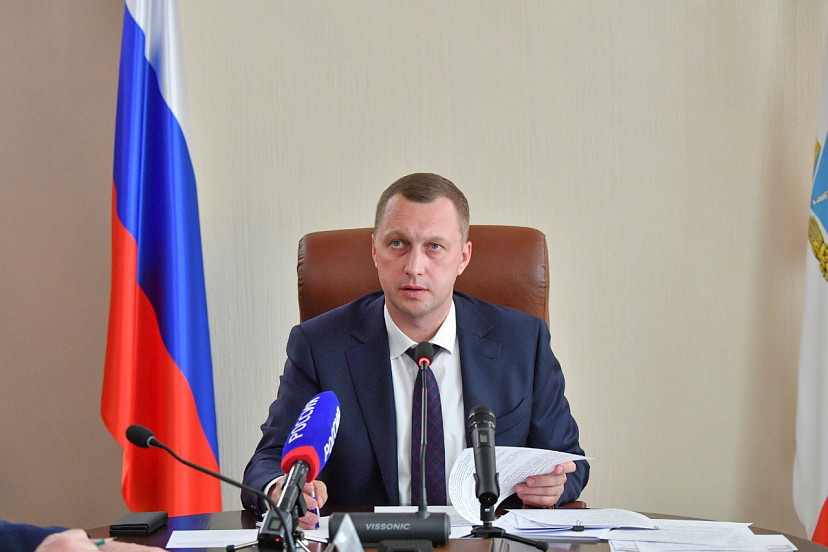 Роман Бусаргин отметил самоотверженный труд педагогов 