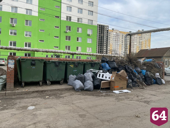Регоператор в выходные обеспечил вывоз отходов с улиц Саратова