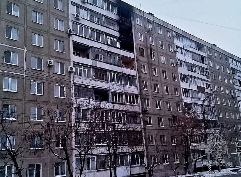 В Энгельсе спасали жильцов горящей девятиэтажки