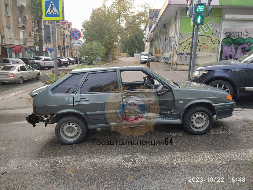 Три девушки пострадали в аварии с «Нивой» в Саратове