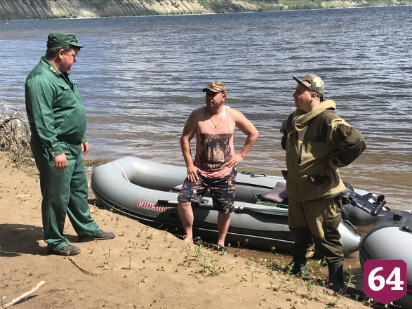 Крупный пожар на острове под Саратовом тушили трое суток