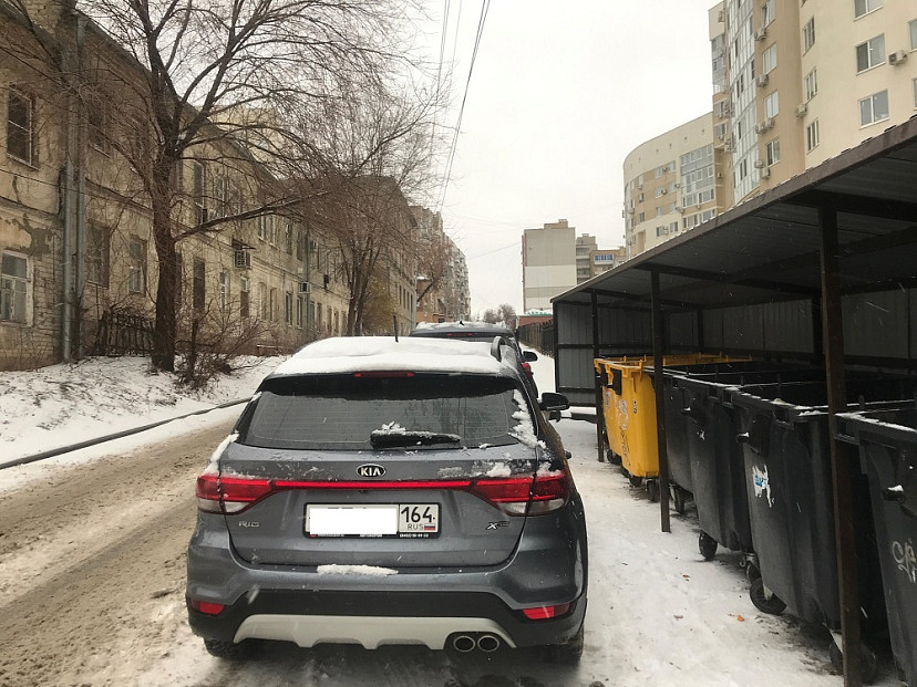Автомобилистов просят не перекрывать проезд к контейнерным площадкам