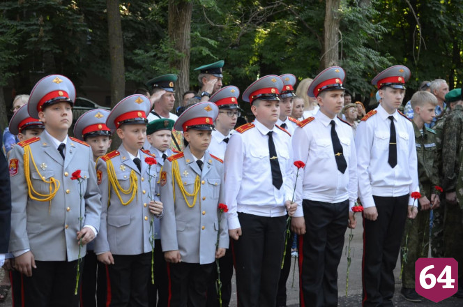 В Саратове торжественно открыли Аллею героев-пограничников