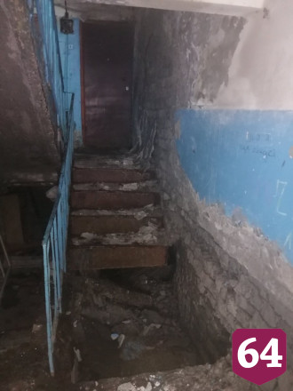В аварийном доме на Брянской рухнул лестничный пролет