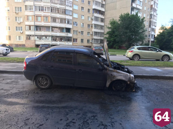 На улице Пушкина ночью сгорели 2 автомобиля 