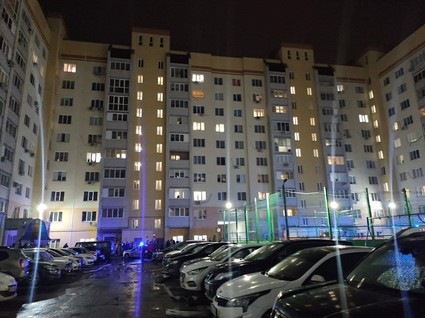 Из-за загоревшейся зарядки эвакуировали 27 жильцов многоэтажки