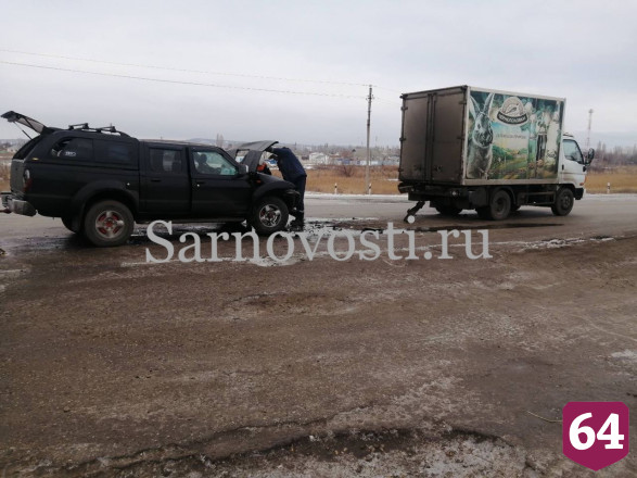 Под Саратовом иномарка протаранила фургон с газировкой
