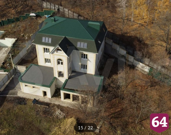 В Саратове за 60 млн продают коттедж с уважаемыми соседями