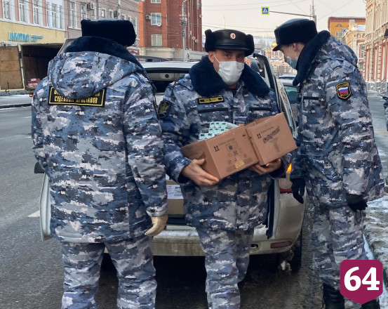 Приставы собрали гуманитарную помощь для переселенцев из Донбасса