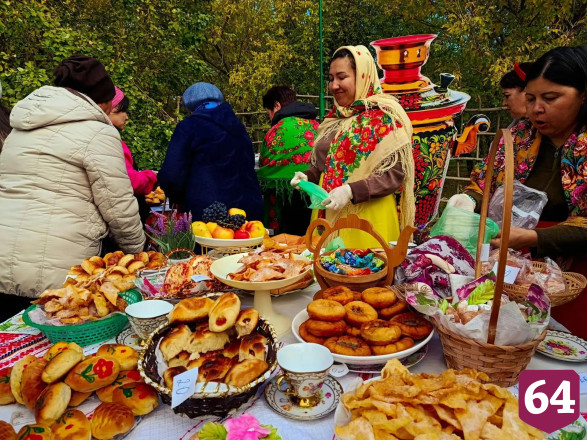 На саратовском фестивале баранины кормили шашлыком и пловом