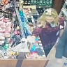 В Саратове женщина похитила телефон в алкомаркете и попала на видео