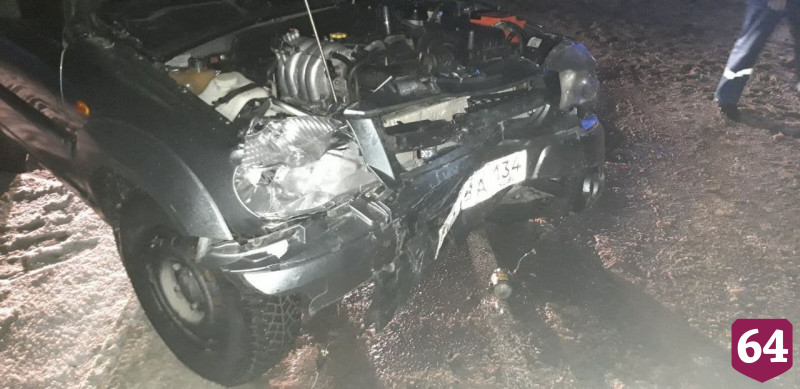 На окраине Саратова в ДТП с внедорожником пострадали 2 человека