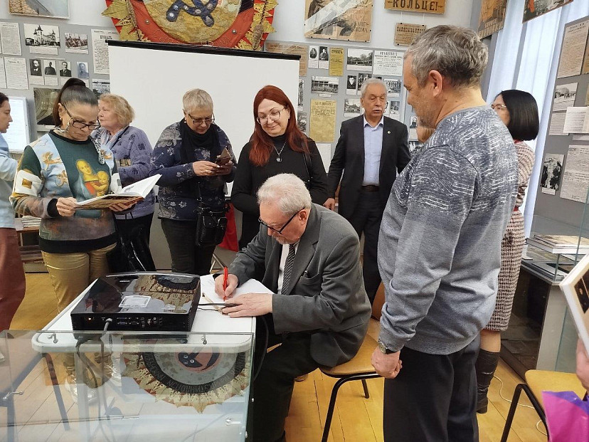 В Саратове вышла книга о Крестовоздвиженском монастыре