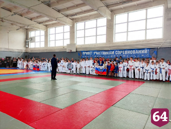 Жители почтили память спасших поселок летчиков