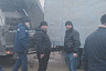 Неуправляемый мусоровоз на скользкой дороге смял 2 машины 