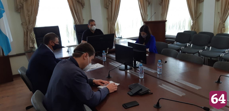 Коммунальщики пожаловались на перекрывшие доступ в подвалы УК