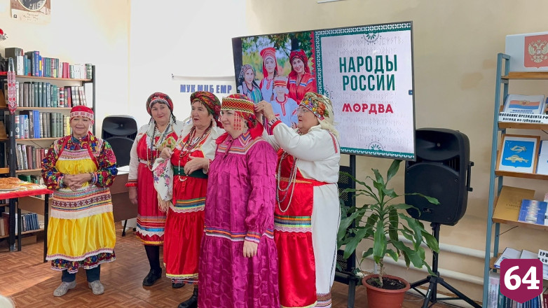 Саратовцам показали мордовские свадебные традиции