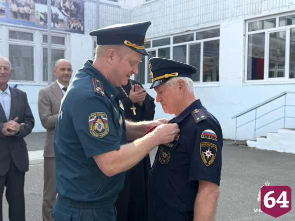 Саратовского подростка наградили за спасение людей на пожаре