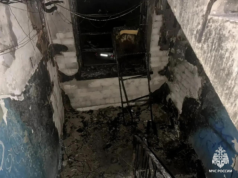 В Саратове жильцов пятиэтажки эвакуировали из-за горевшего матраса