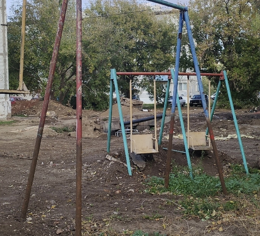Детская площадка напомнила саратовцам о Припяти