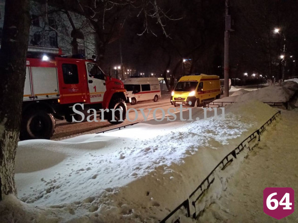 Ночью полыхал дом возле Театральной площади Саратова