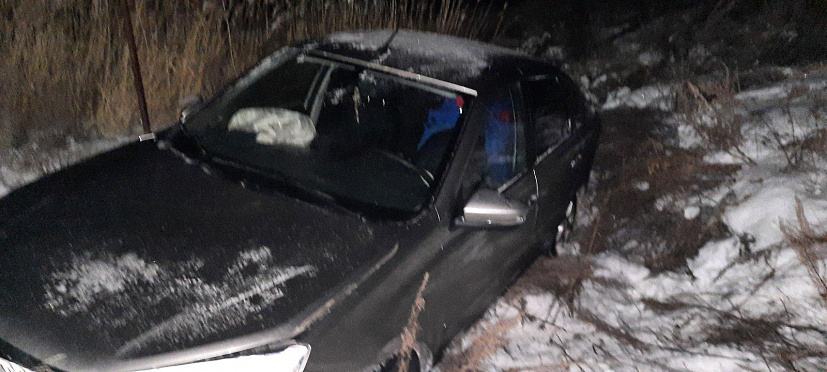 Пассажирка «Гранты» покалечилась при съезде в кювет