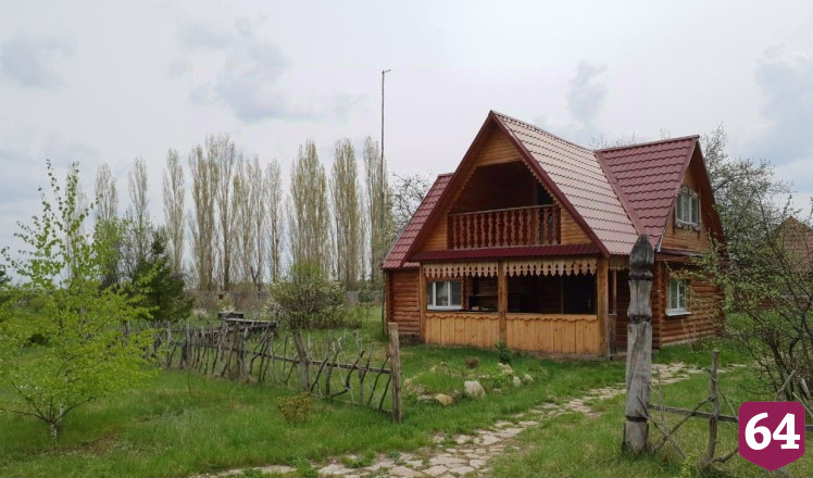 Под Саратовом продают усадьбу с 4 домами и прудом